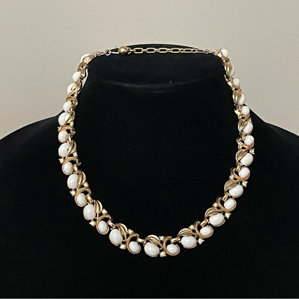 Vintage Trifari necklace Summer Whites gold tone.